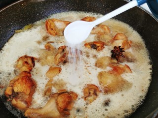 17、啤酒鸡翅根,加入盐