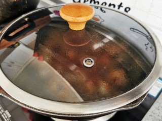 21、啤酒鸡翅根,改小火焖煮15分钟