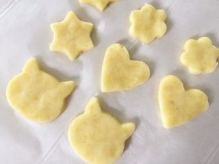 9、秋葵土豆饼,铛铛铛铛，压好模的土豆饼排排站好等待秋葵君。