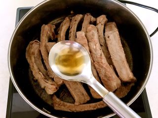 5、东北风味  密制香辣大肋排,加入1勺料酒