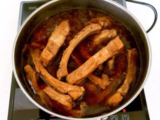 11、东北风味  密制香辣大肋排,猪排烧好了