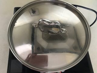 10、东北风味  密制香辣大肋排,盖上锅盖，发货烧开后小火慢烧35分钟