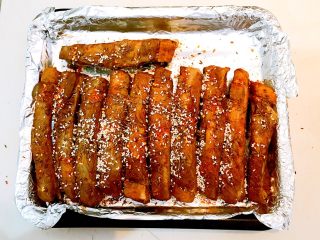 17、东北风味  密制香辣大肋排,最后撒一层熟白芝麻