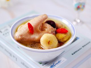 17、板栗炖土鸡汤,我家宝贝一口气喝了一大碗。