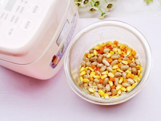 10、宝宝最爱的藜麦杂蔬饭～,出锅放温。