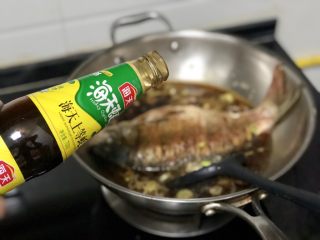 16、家常鲤鱼炖豆腐➕ 藕花风细鲤鱼肥,加一勺蚝油