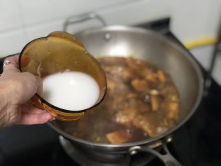 22、家常鲤鱼炖豆腐➕ 藕花风细鲤鱼肥,15分钟后,转大火,淋少许水淀粉勾芡