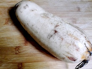 1、打断骨头连着筋的排骨藕汤,莲藕挑中间粗壮的比较好，我买的不算好