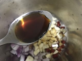 7、夏日餐前开胃小菜，百香果柠檬鸡爪,生抽3勺。