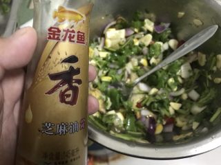 12、夏日餐前开胃小菜，百香果柠檬鸡爪,调入芝麻油几滴。