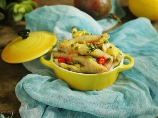 19、夏日餐前开胃小菜，百香果柠檬鸡爪,成品图，泡好的鸡爪最好两天内吃完。