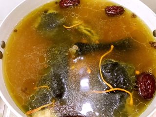 15、花胶虫草花乌鸡汤,中途随时观察