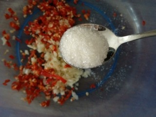 6、香辣木瓜丝,白糖,我比较喜欢有点甜味,放了2勺