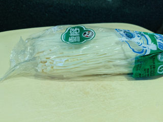 5、粉丝蒸金针菇,金针菇一包；