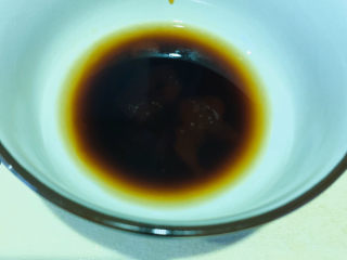 22、粉丝蒸金针菇,用蚝油，生抽，加料酒调成料汁；