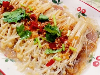 14、蒜蓉粉丝蒸金针菇,做好的蒜蓉粉丝金针菇