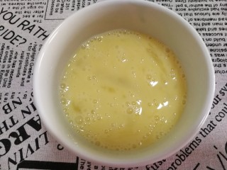 5、豆皮木耳蛋花汤,搅匀备用。