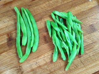 6、家常四季豆,切斜段