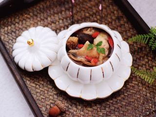 20、姬松茸板栗炖鸡汤,成品一