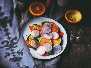 10、春日香橙萝卜沙拉 健康低卡,随意的撒入盘中