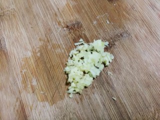 2、冬瓜汤汆蛋黄酱圆子,姜切末