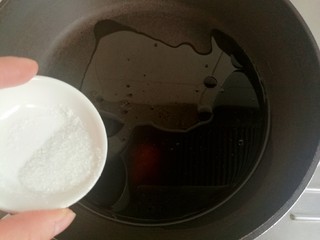 11、芝麻枸杞菠菜,加入白糖。