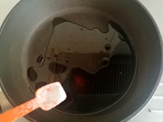 10、芝麻枸杞菠菜,加入适量的盐。