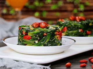 21、芝麻枸杞菠菜,瞬间就提升了视觉效果，养肝美颜又美味。