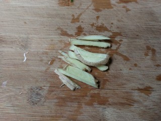 3、生抽金昌鱼,姜切丝