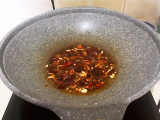 9、酱焖黄花鱼,翻炒均匀