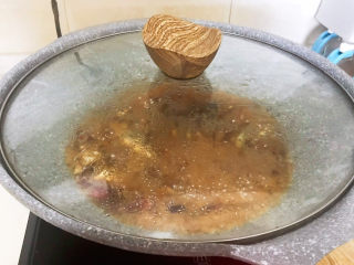 13、酱焖黄花鱼,大火烧开后中火烧10分钟