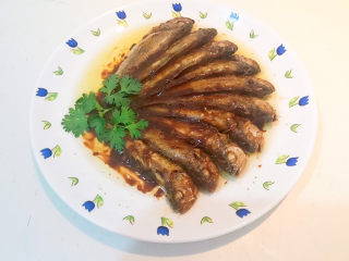 18、酱焖黄花鱼,点缀上香菜叶就可以吃了~