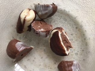 3、巧克力红糖酸奶！,巧克力切块