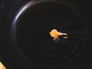 9、简单快手的 酸甜糖醋鱼柳,放入鱼片