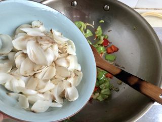 28、炒牛肉也可以温婉清雅➕白百合小炒牛肉,加入焯水后的百合