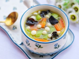 13、丝瓜木耳菌菇汤,超级好喝。