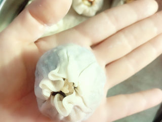 24、春笋猪肉糯米烧卖,像这样