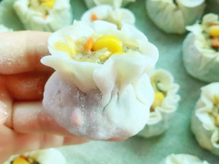 25、春笋猪肉糯米烧卖,将收口处整理一下