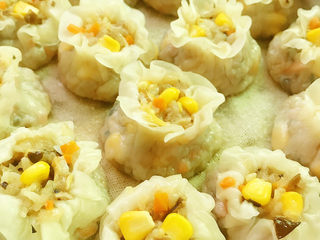 27、春笋猪肉糯米烧卖,大火蒸3-4分钟即可。