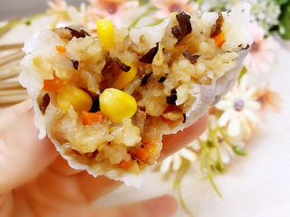 29、春笋猪肉糯米烧卖,趁热食用。