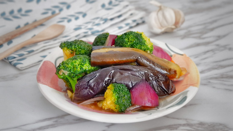 西蓝花洋葱茄子煲