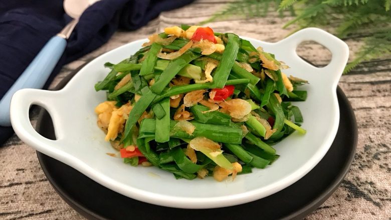 绿色美食虾皮鸡蛋炒韭菜