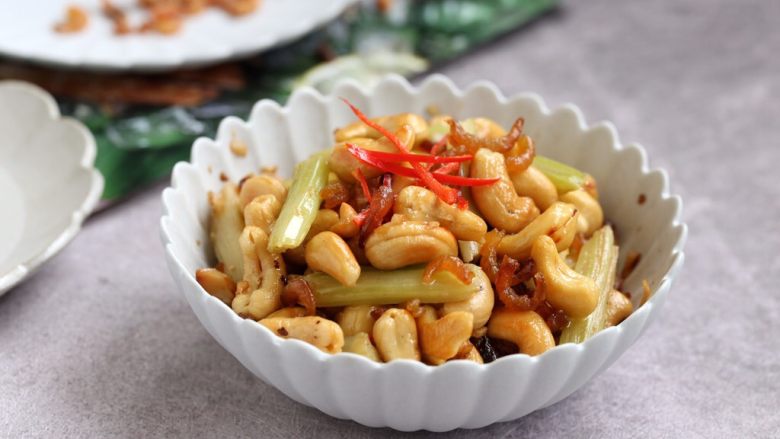 绿色美食腰果西芹开胃炒