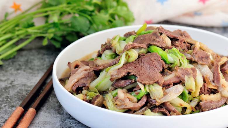 原香羊肉烩白菜营养滋补美味家常菜冬天御寒进补的首选