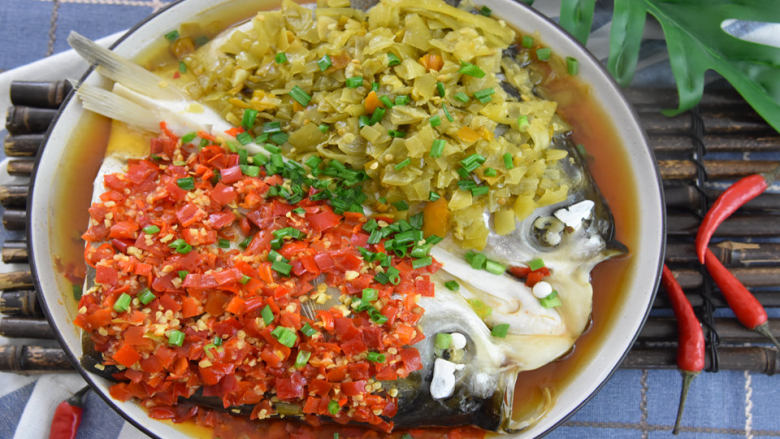 谁说红绿搭配很俗这样搭配永远不会out