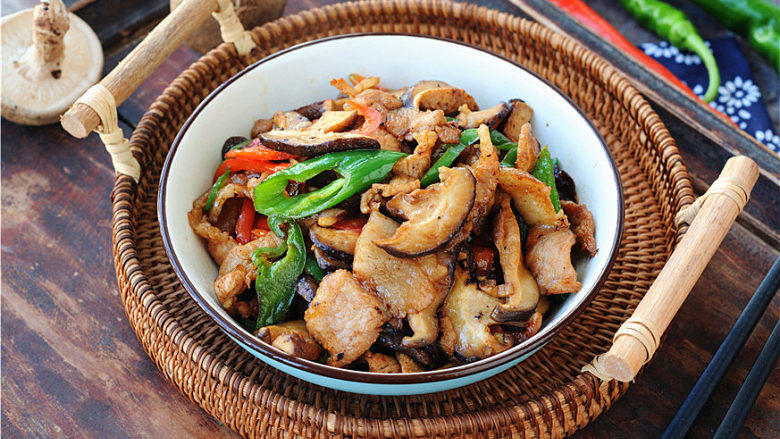 双椒花菇炒肉片