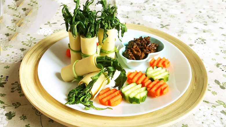 香椿系列之一香椿豆卷蘸酱菜