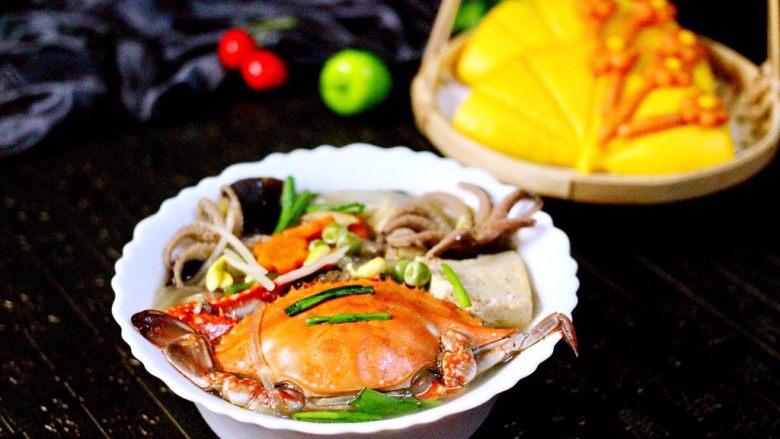 黑酱油大白菜豆腐丸子炖海鲜