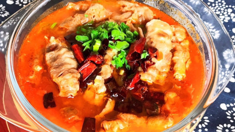 酸汤肥牛金针菇