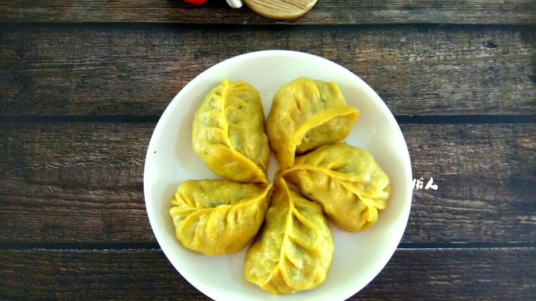 玉米面荠菜鸡蛋馅煎饺